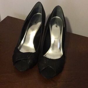 Apt. 9 peep toe heels